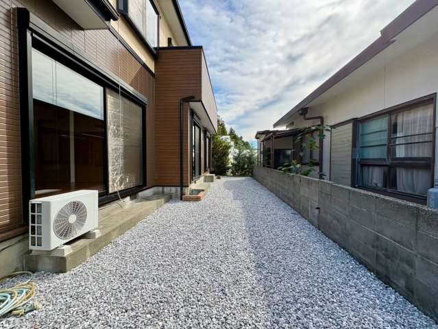 「掘りごたつ付の和室あり」高知市福井町　中古一戸建ての庭|敷地内にゆとりある庭・スペース。BBQや家庭菜園にも便利。