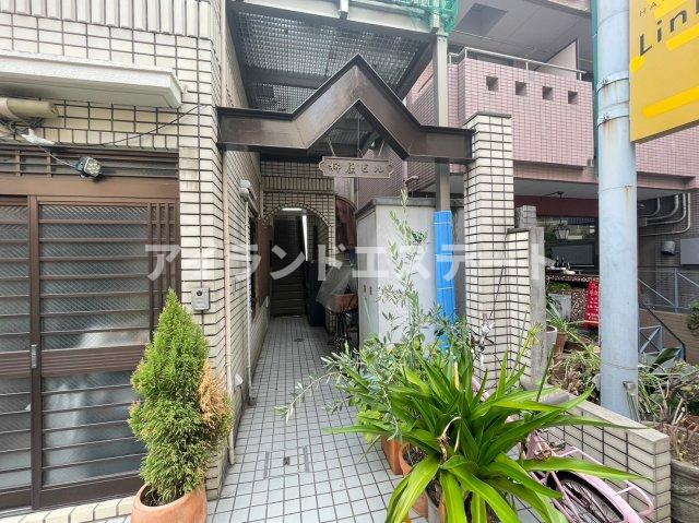 柳屋ビル　駅近　最上階　南向きのエントランス