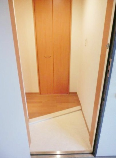船橋市本町２丁目の賃貸マンションの玄関