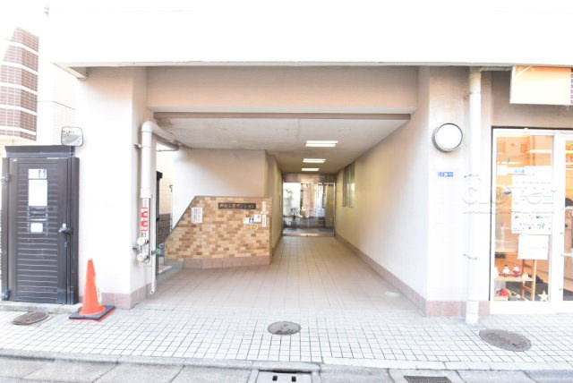 【設備】 | 戸越公園マンション | 郵便物を受け入れる住民共用のポスト。「集合ポスト」とも呼びます。ここもまた、マンションの「顔」のひとつです。～即日のご見学可能～　お問合せはお気軽にどうぞ。