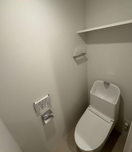 荒川区西日暮里５丁目の賃貸マンションのトイレ