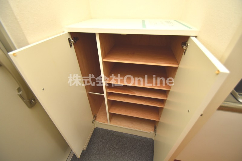 東大阪市御厨栄町１丁目の賃貸マンションの収納