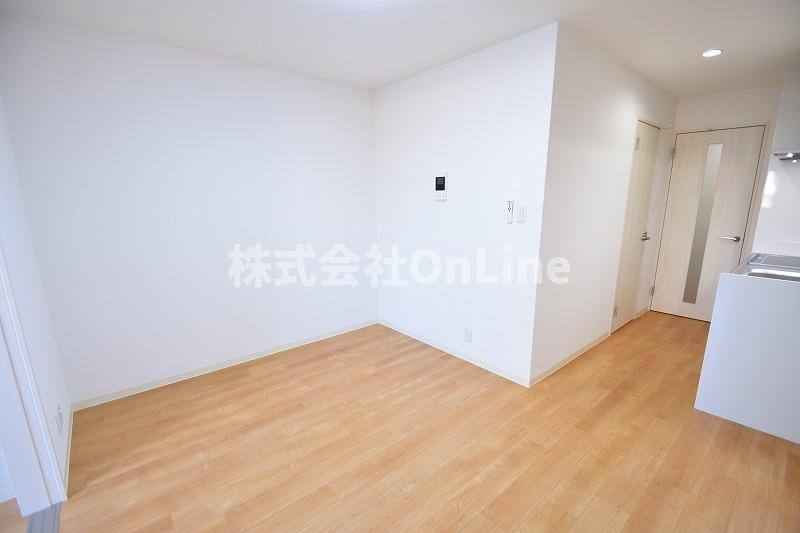東大阪市御厨南２丁目のアパートの居間・リビング