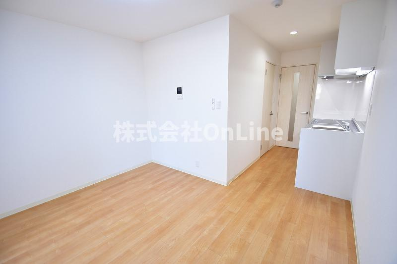東大阪市御厨南２丁目のアパートの居間・リビング