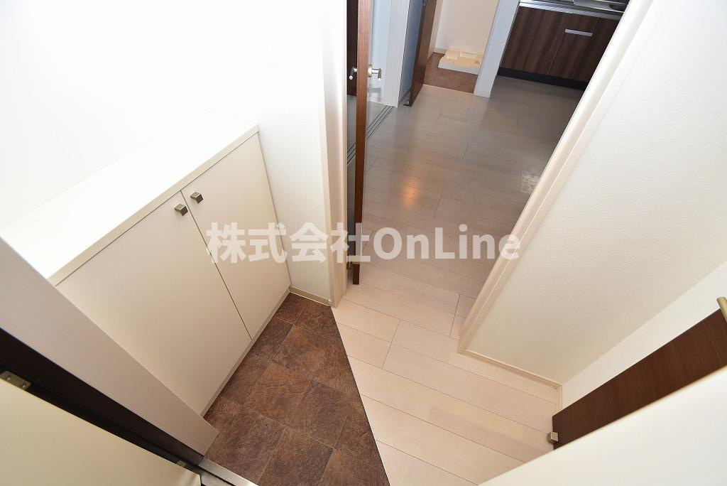 東大阪市吉松１丁目のアパートの玄関