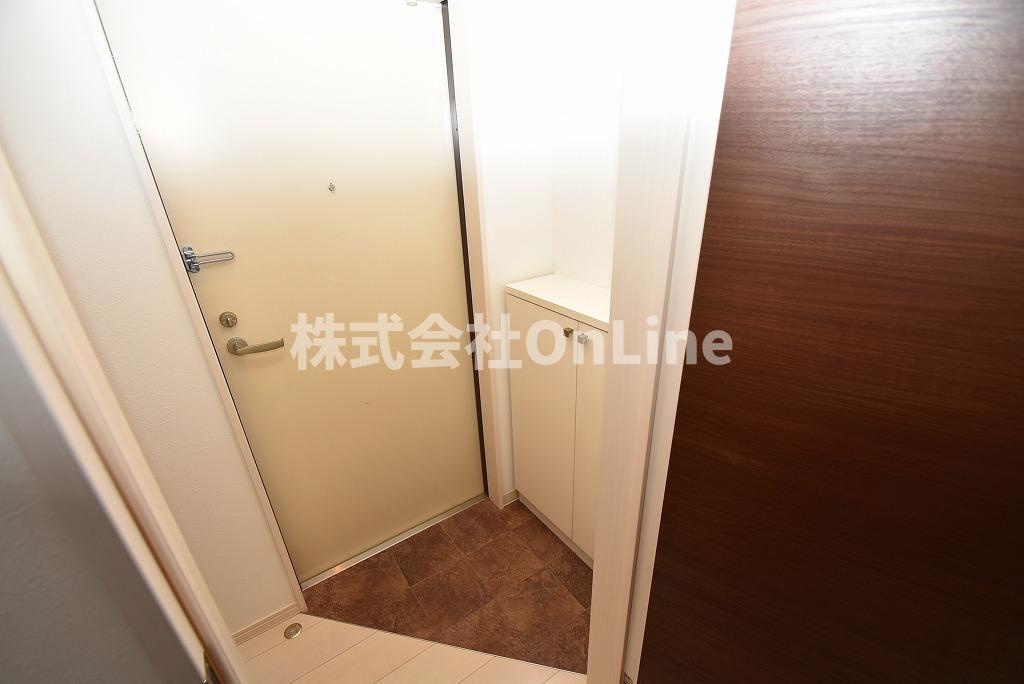 東大阪市吉松１丁目のアパートの玄関