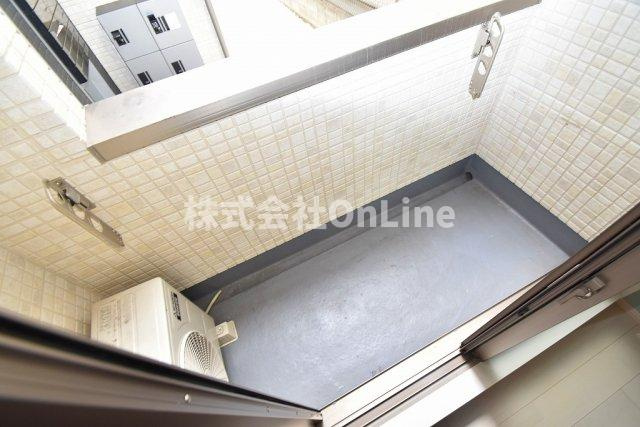 東大阪市吉松１丁目のアパートのバルコニー
