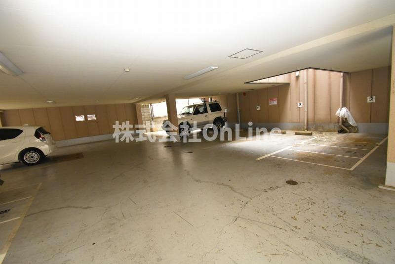 東大阪市下小阪３丁目の賃貸マンションの駐車場