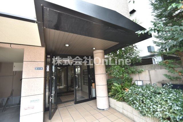 東大阪市下小阪３丁目の賃貸マンションのエントランス