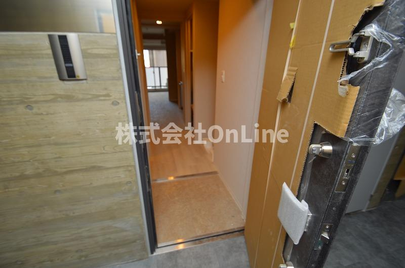 東大阪市長瀬町１丁目の賃貸マンションの玄関