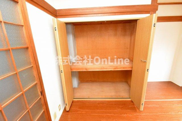東大阪市俊徳町４丁目の賃貸マンションの収納