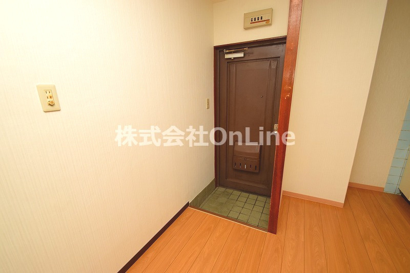 東大阪市俊徳町４丁目の賃貸マンションの玄関