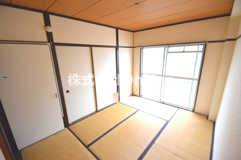 東大阪市中小阪２丁目の賃貸マンションの和室|畳の上でゆっくりとくつろげる和室です
