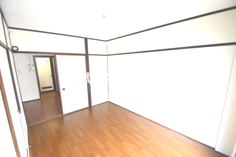 東大阪市中小阪２丁目の賃貸マンションの寝室|広くて明るい寝室