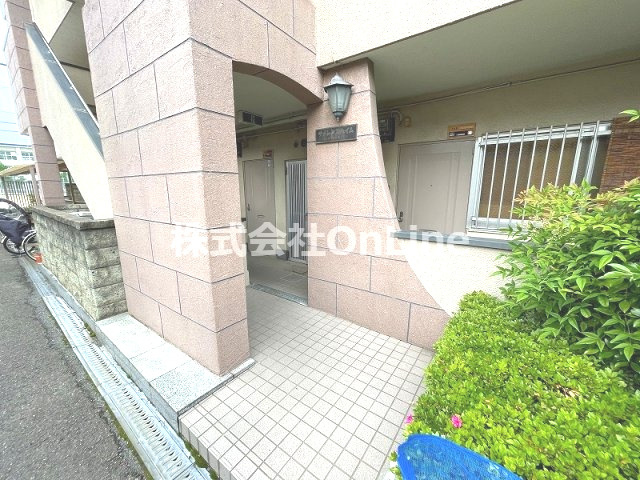 東大阪市中小阪２丁目の賃貸マンションのエントランス|清潔なエントランスです