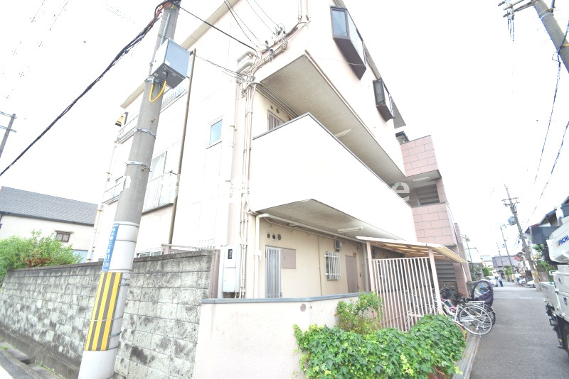 東大阪市中小阪２丁目の賃貸マンションの外観|きれいな外観です