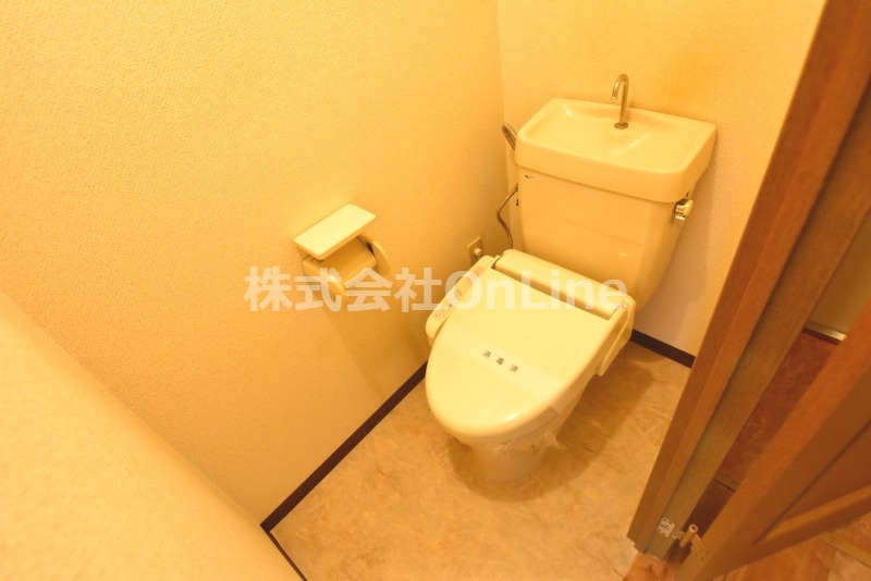 東大阪市菱屋西１丁目の賃貸マンションのトイレ