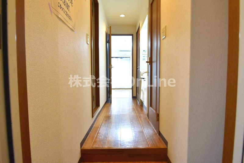 東大阪市菱屋西１丁目の賃貸マンションの玄関