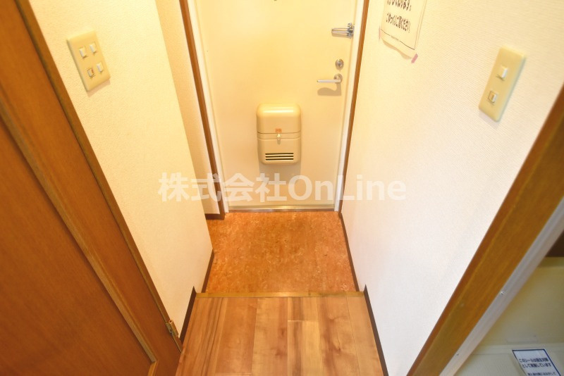 東大阪市菱屋西１丁目の賃貸マンションの玄関