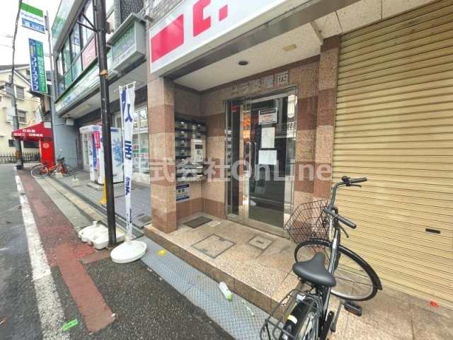 東大阪市菱屋西１丁目の賃貸マンションのエントランス