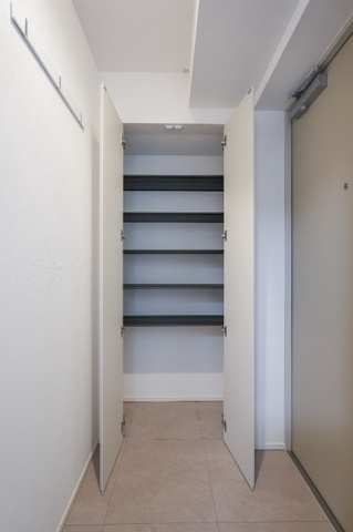 荒川区東日暮里６丁目の賃貸マンションの設備|シューズBOX