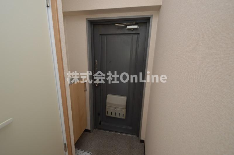 東大阪市宝持１丁目の賃貸マンションの玄関