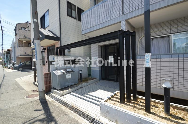 東大阪市宝持１丁目の賃貸マンションのエントランス