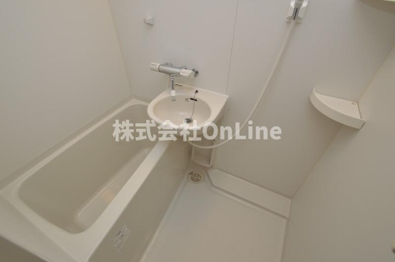 東大阪市宝持１丁目の賃貸マンションの浴室