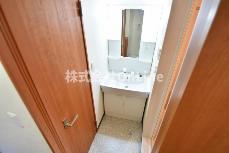 東大阪市衣摺３丁目のアパートの洗面所