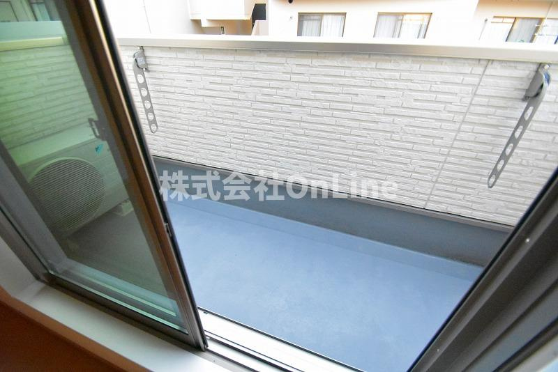 東大阪市高井田元町２丁目のアパートのバルコニー