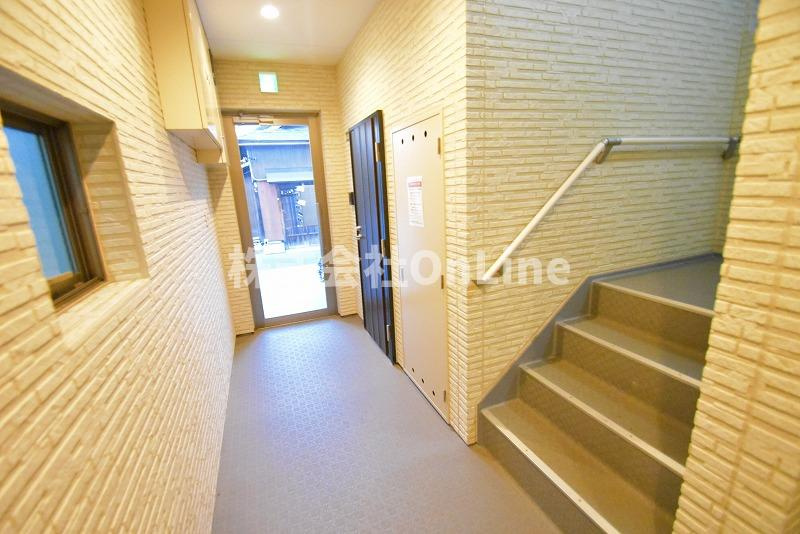 東大阪市高井田元町２丁目のアパートのロビー