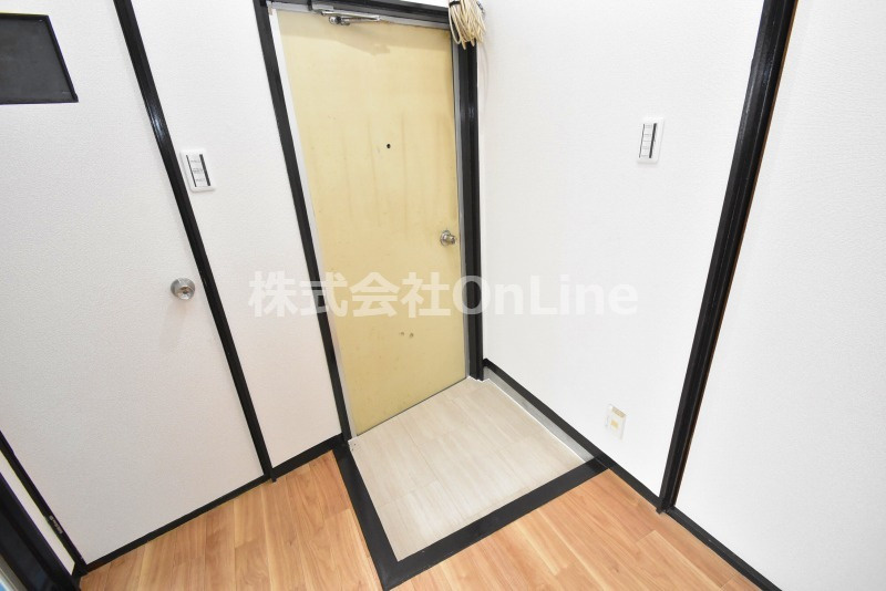 東大阪市荒本西４丁目の賃貸マンションの玄関