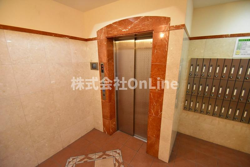 東大阪市中新開２丁目の賃貸マンションのロビー