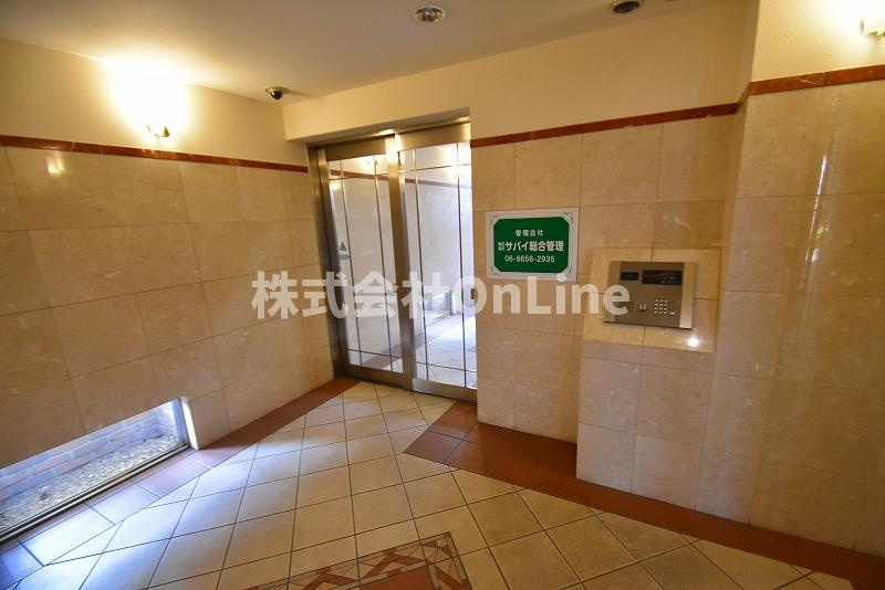 東大阪市中新開２丁目の賃貸マンションのエントランス