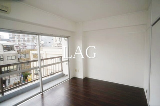 【居間・リビング】 | シントミプラザ町屋 | 洋室のお部屋です。