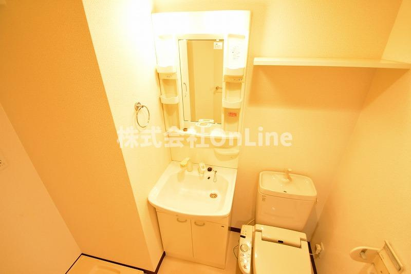 東大阪市中新開２丁目の賃貸マンションの洗面所