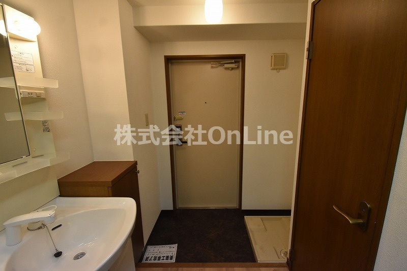 東大阪市高井田本通７丁目の賃貸マンションの玄関