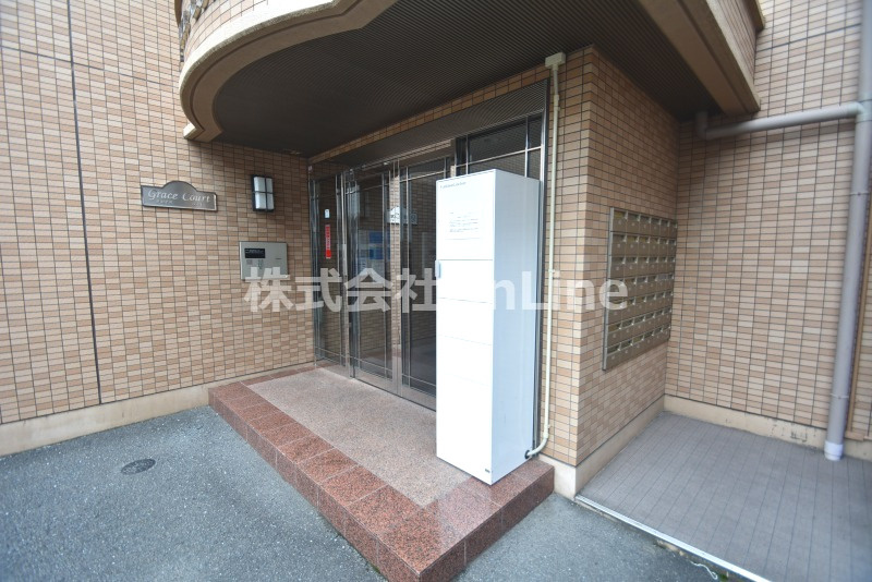 東大阪市高井田本通７丁目の賃貸マンションのエントランス