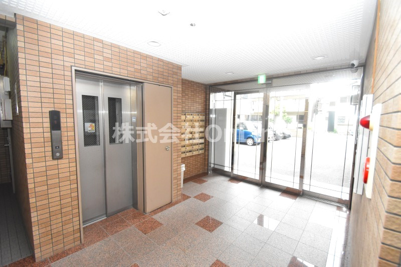 東大阪市高井田本通７丁目の賃貸マンションのロビー