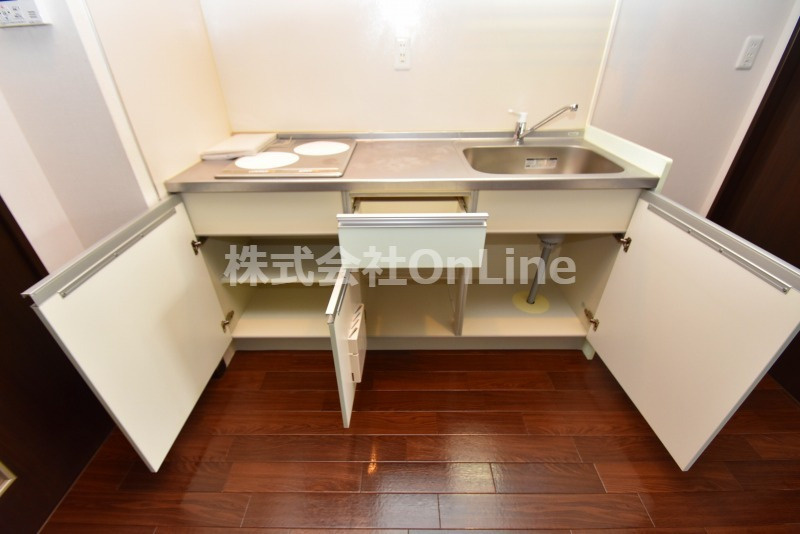 東大阪市御厨南２丁目のアパートの収納