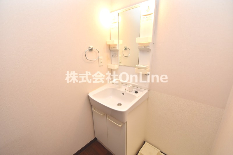 東大阪市御厨南２丁目のアパートの独立洗面台