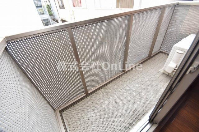 東大阪市御厨南２丁目のアパートのバルコニー