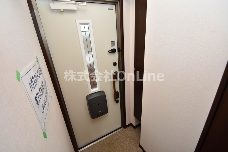 東大阪市御厨南２丁目のアパートの玄関