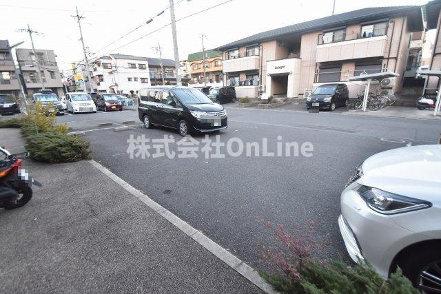 東大阪市新池島町３丁目のアパートの駐車場