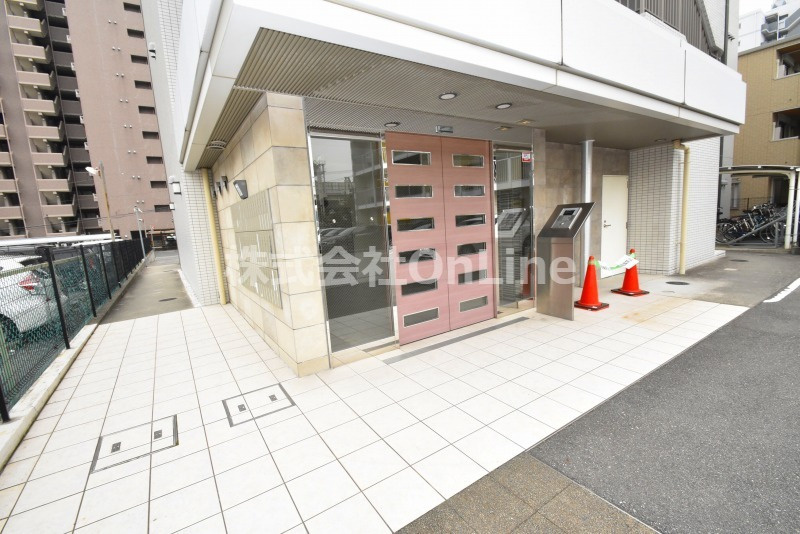 東大阪市荒本新町の賃貸マンションのエントランス