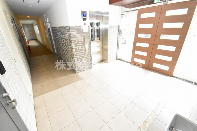 東大阪市荒本新町の賃貸マンションのロビー