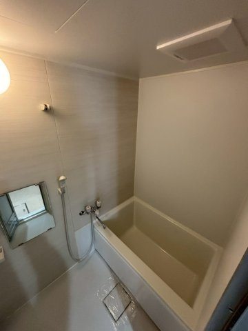 カンタル御影の浴室|同物件別部屋写真