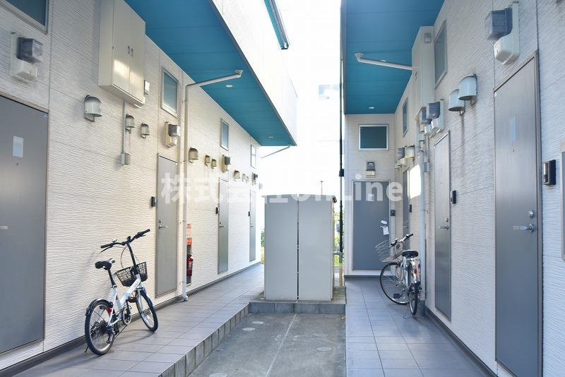 東大阪市中鴻池町１丁目のアパートのエントランス