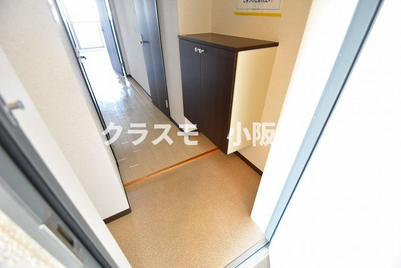 東大阪市高井田西１丁目の賃貸マンションの玄関
