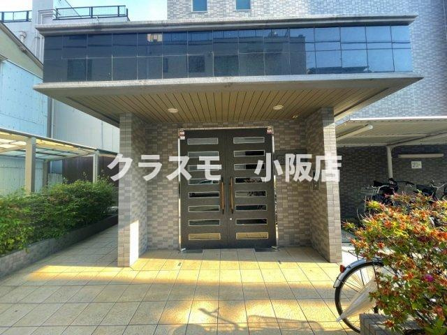 東大阪市高井田西１丁目の賃貸マンションのエントランス